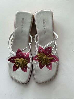 Kid Express White Floral Slip-On Sandals with Pink Flower